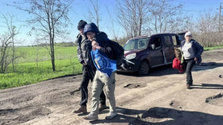 In timpul „armistitiului” de Paste, fortele ruse au atacat cu drone voluntarii ucraineni care evacuau civili in Donetk Imagine
