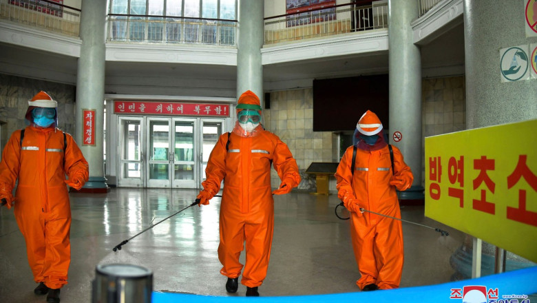 Inainte sa declare „victoria” impotriva Covid-19, Coreea de Nord a importat masiv masti si manusi medicale din China Imagine