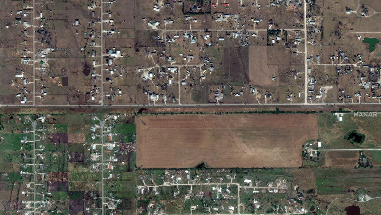 Inainte si dupa. Cum se vad din satelit localitatile din Texas devastate de furtuna cu forta unui uragan, cu rafale de peste 120km/ora Imagine