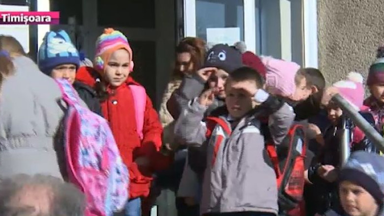 Inapoi la scoala. La clasa I, tot fara Abecedar Imagine