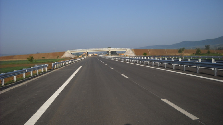 Inaugurare pe bucati. Se taie panglica pe trei tronsoane ale autostrazii care leaga Orastie de Deva Imagine