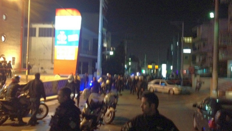 Inca doua crime legate de numele gruparii extremiste grecesti Zorii Aurii: Doi simpatizanti ai partidului au fost impuscati in plina strada Imagine