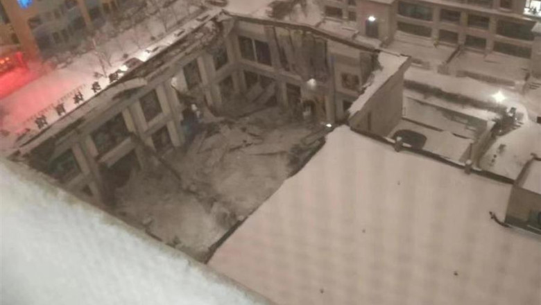 Inca o sala de sport a unei scoli din China s-a prabusit, trei copii au murit. Imagini cu salvatori cautand printre betoane si zapada Imagine