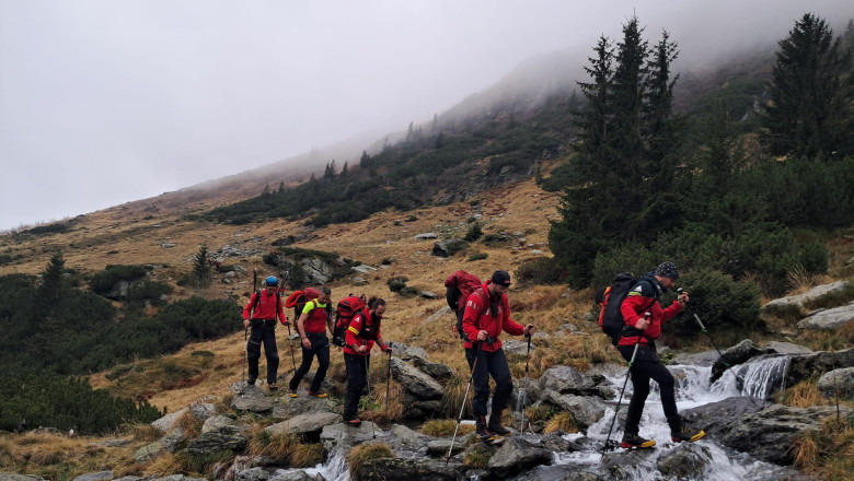 Inca un barbat a murit pe munte, in Fagaras, dupa ce a cazut 500 de metri din Varful Lespezi. Recuperarea cadavrului, foarte dificila Imagine
