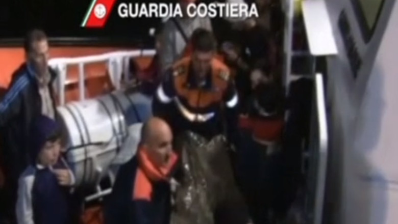 Inca un naufragiu in largul coastelor italiene. Zeci de imigranti au murit Imagine