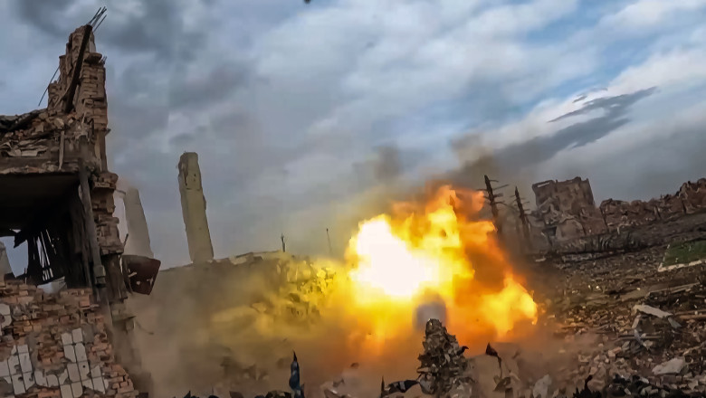 Inca un tren deraiat in Rusia in urma unei explozii. Ucraina anunta formarea a 8 noi brigazi de asalt „complet echipate” Imagine