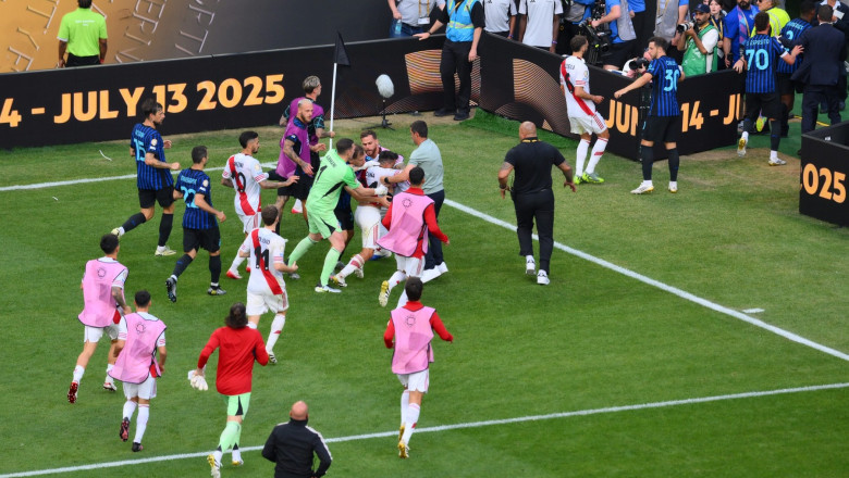 Incaierare pe teren dupa meciul Inter Milano - River Plate. Ce a facut Chivu Imagine