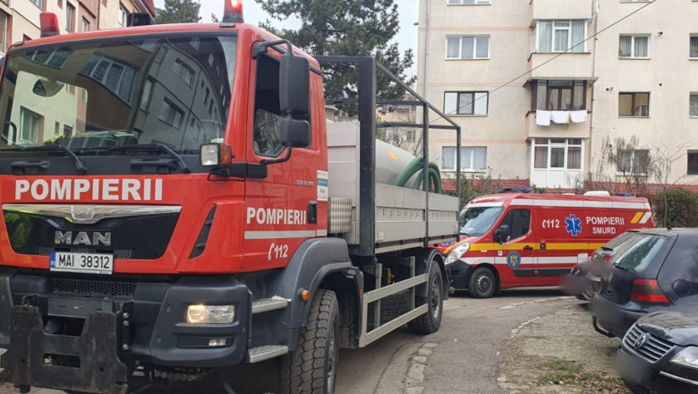 Incendii provocate intentionat la doua blocuri din Suceava. Un barbat a ajuns la spital Imagine
