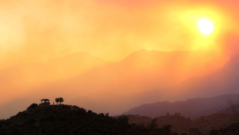 Incendii puternice de vegetatie in Cipru. Cuplu mort dupa ce masina in care se afla a fost inconjurata de flacari Imagine