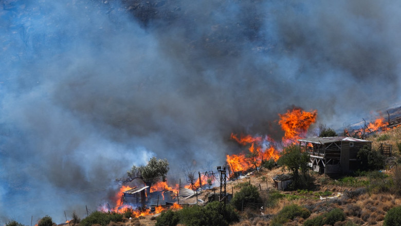 Incendiile de vegetatie se extind, in Turcia. Sute de pompieri se lupta cu flacarile. Mai multe localitati au fost evacuate Imagine