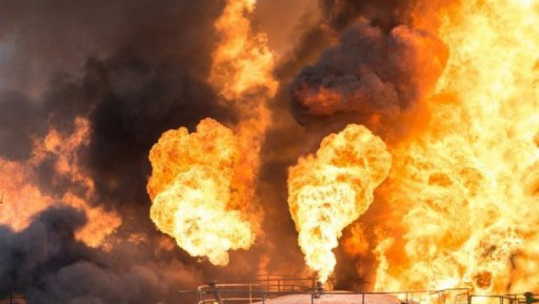 Incendiu de proportii la Rio de Janeiro. Un depozit de carburanti a ars in intregime Imagine