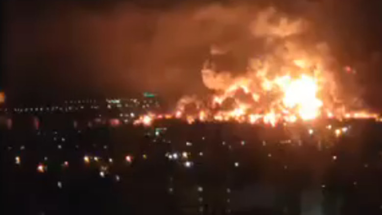 Incendiu de proportii la un depozit petrolier cheie din Crimeea, dupa un atac ucrainean cu drone. „Au fost lovite cinci rezervoare” Imagine