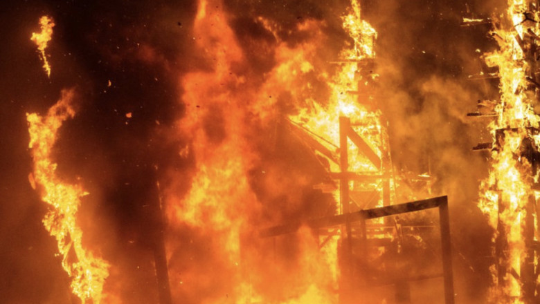 Incendiu devastator in Franta: cel putin patru persoane au murit dupa ce blocul in care locuiau a fost cuprins de flacari Imagine