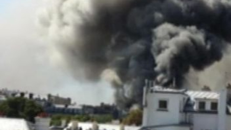 Incendiu in centrul Parisului. Flacarile au cuprins un palat din secolul al XVIII-lea Imagine