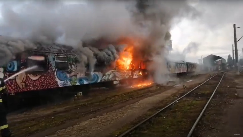Incendiu in Gara Cluj-Napoca, o persoana a fost ranita. Oameni fara adapost incercau sa se incalzeasca in vagoane dezafectate Imagine
