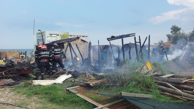 Incendiu in nordul statiunii Mamaia, la mai multe baraci pescaresti. O persoana si-a pierdut viata  Imagine
