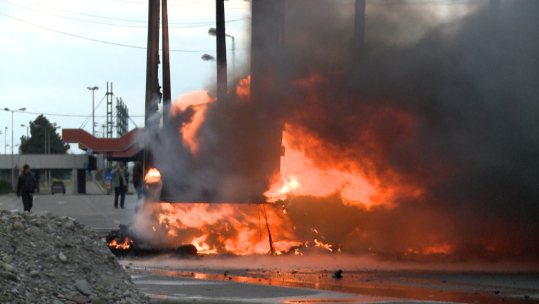 Incendiu in vama Bors. Doua autotrenuri au ars in urma exploziei unui rezervor Imagine