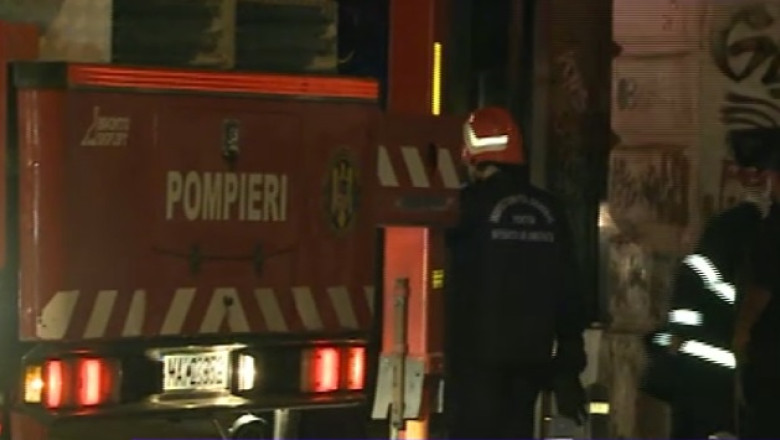 Incendiu intr-o cladire cu doua etaje din Centrul Vechi al Capitalei Imagine