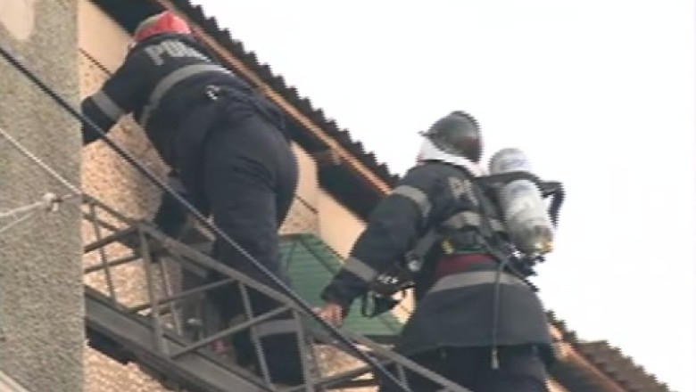Incendiu intr-o garsoniera din Sectorul 2. Sase copii si doi adulti au fost intoxicati cu fum Imagine