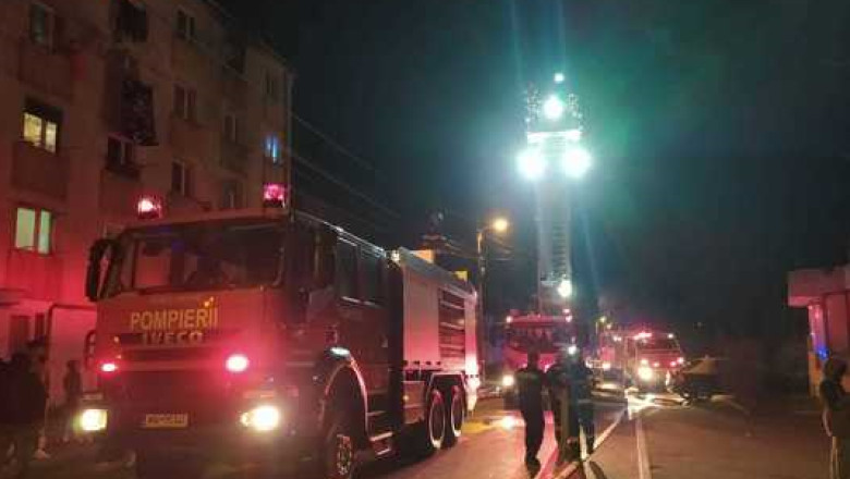 Incendiu intr-un bloc de locuinte in Hunedoara. 73 de persoane au parasit cladirea Imagine