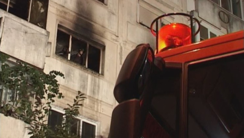 Incendiu intr-un bloc din Timisoara. Sapte oameni intoxicati cu fum au avut nevoie de ingrijiri medicale Imagine