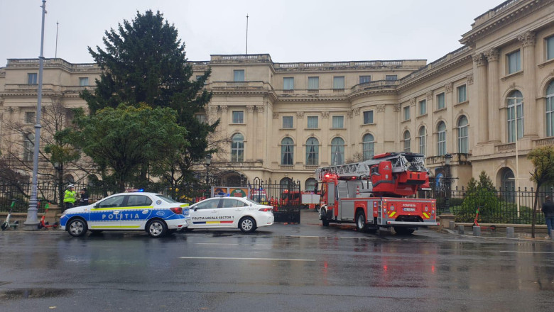 Incendiu izbucnit la Palatul Regal din Bucuresti. 150 de persoane, evacuate din cladire Imagine