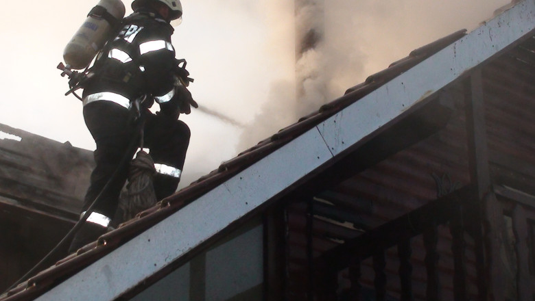 Incendiu la o casa parohiala din Bihor Imagine