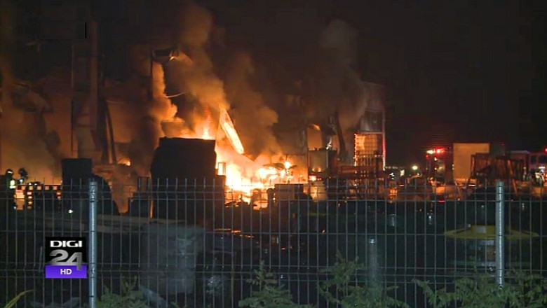 Incendiu la o fabrica de mase plastice din Cateasca, judetul Arges. Unitatea a ars in totalitate Imagine