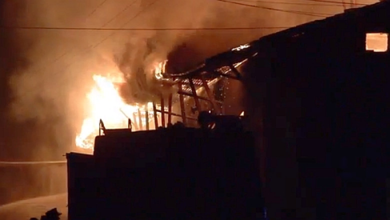 Incendiu la o fabrica de mobila din Sighetu Marmatiei: O hala de 2000 mp a fost mistuita de flacari Imagine