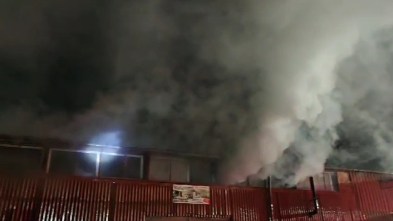 Incendiu la o hala din Slatina: flacarile au distrus acoperisul pe o arie de 100 de metri patrati. Care este cauza probabila Imagine