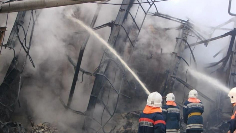 Incendiu la o rafinarie din Rusia dupa un atac cu drone. Localnicii din Volgograd spun ca au auzit doua explozii Imagine