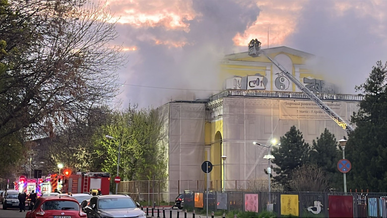 Incendiu la Teatrul Masca din Bucuresti Imagine