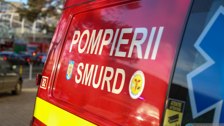 Incendiu la un bloc din zona Garii Obor din Bucuresti. Patru persoane au fost duse la spital Imagine