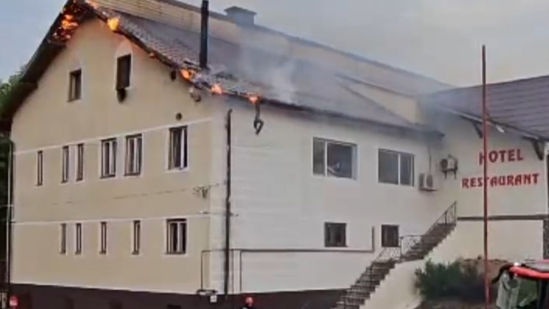 Incendiu la un hotel din judetul Brasov. Oamenii din interior s-au autoevacuat Imagine