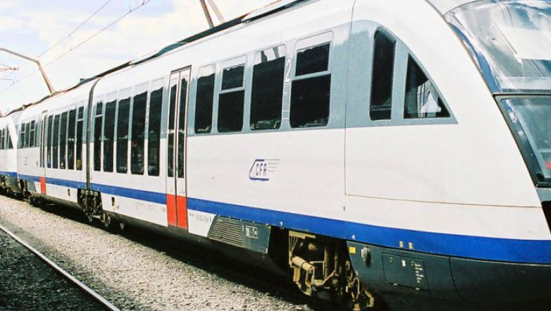 Incendiu la un tren „Sageata albastra” care circula pe ruta Pitesti–Bucuresti. 90 de calatori au fost evacuati Imagine