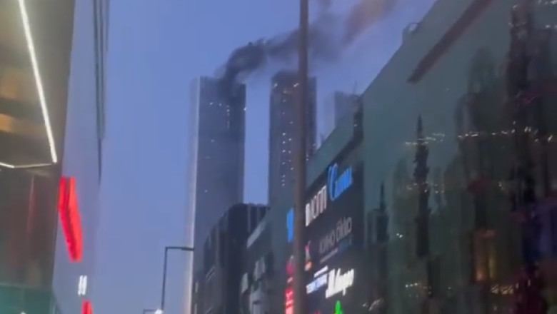 Incendiu la un turn al complexului Capital Towers din Moscova Imagine