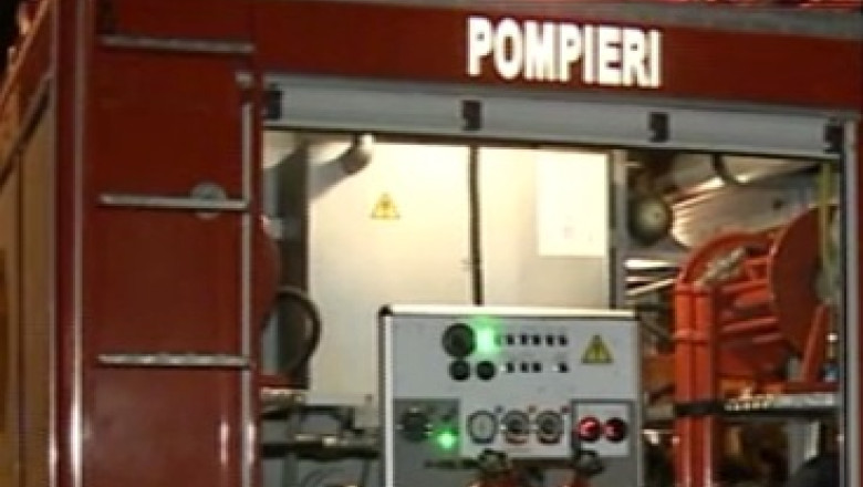 INCENDIU. O femeie a murit dupa ce s-a aruncat de la mansarda unui bloc cuprins de flacari Imagine