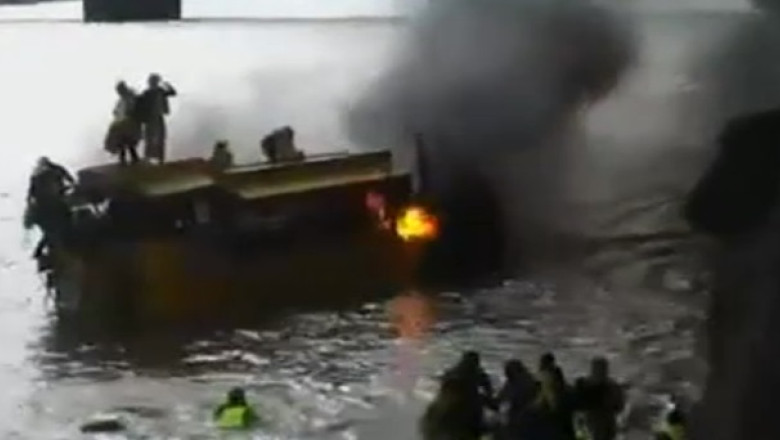 Incendiu pe Tamisa. Un vapor pentru turisti a luat foc Imagine