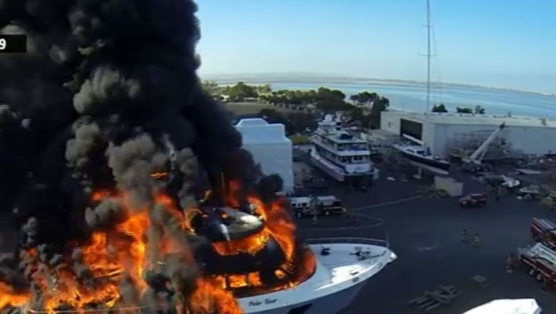 Incendiu pe un iaht de 24 de milioane de dolari. Ambarcatiunea a fost mistuita de flacari Imagine