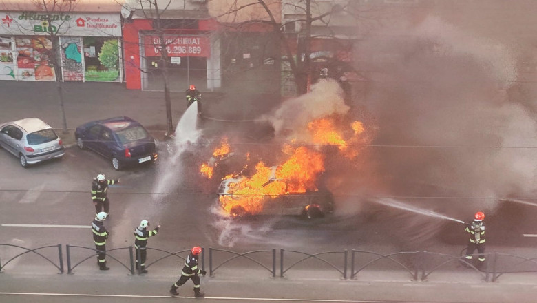 Incendiu puternic in Bucuresti: mai multe masini au luat foc pe Calea Mosilor. Au fost aplicate restrictii de circulatie Imagine