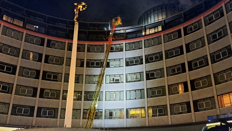 Incendiu puternic la Londra. Aproximativ 100 de pompieri intervin la o cladire cu 9 etaje din White City Imagine