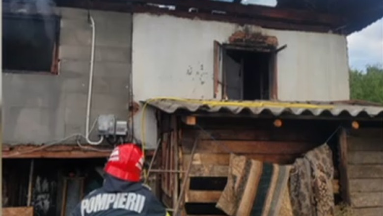 Incendiu puternic la o casa din judetul Valcea. Un copil de 6 ani a murit, iar mama si matusa lui sunt date disparute Imagine