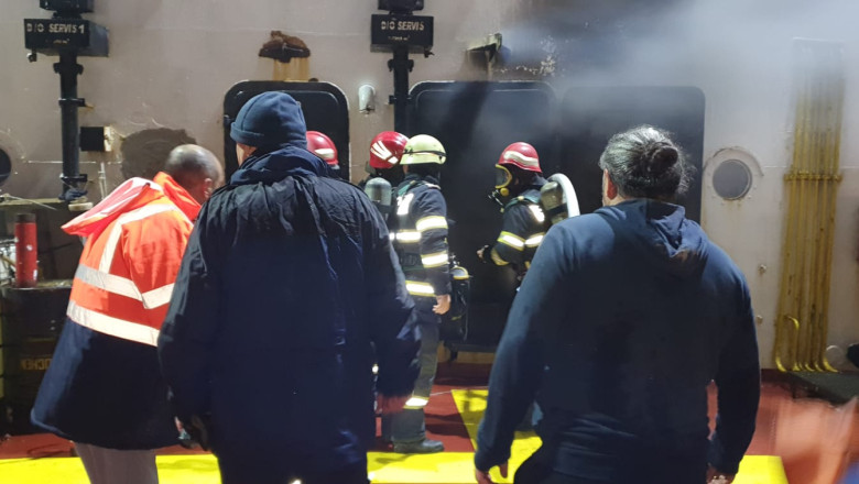 Incendiu puternic la o nava cu cereale ancorata in zona Mila 35 din judetul Tulcea Imagine