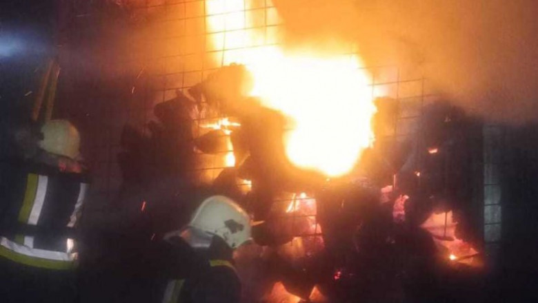 Incendiu puternic la o scoala din Suceava. Au ars centrala termica si magazia de lemne Imagine