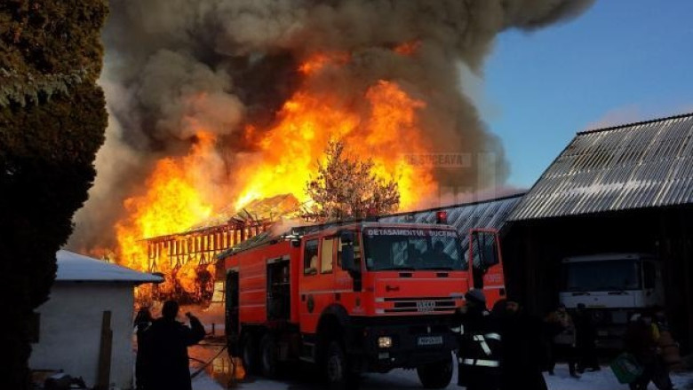 Incendiu puternic la Seminarul Teologic din Suceava. Mare parte din cladire a fost distrusa Imagine