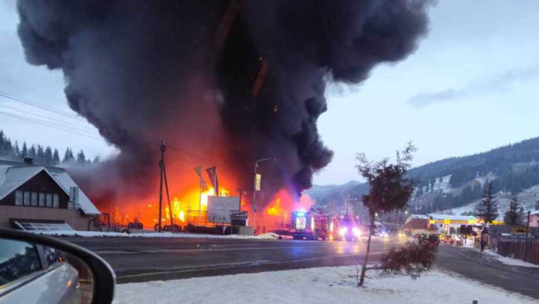 Incendiu puternic la un depozit de cauciucuri, in Suceava: A fost emis un mesaj RO-ALERT. Traficul feroviar este restrictionat Imagine