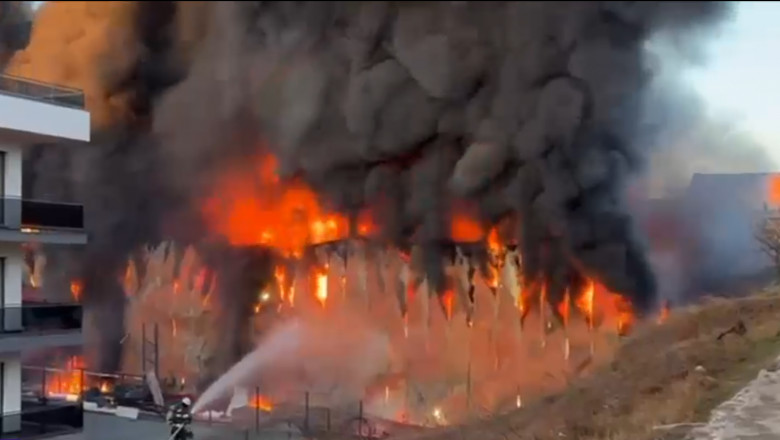 Incendiu puternic la un depozit dintre blocuri in Cluj. A fost emis mesaj RO-ALERT Imagine