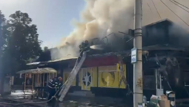 Incendiu urias la un centru comercial din Ploiesti. A fost emis mesaj RO-ALERT, iar traficul e restrictionat Imagine