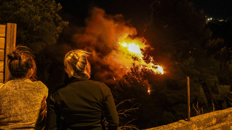 Incendiul de la periferia orasului Marsilia a fost izolat, insa „pot aparea noi focare” avertizeaza prefectul Imagine