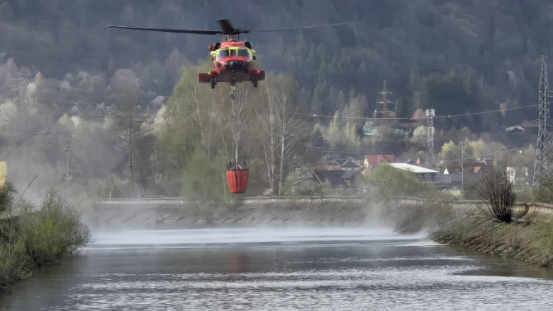 Incendiul din Arges se extinde pe 30 de hectare. Arafat: „Zona este greu accesibila”. Inca o aeronava, trimisa la interventie Imagine